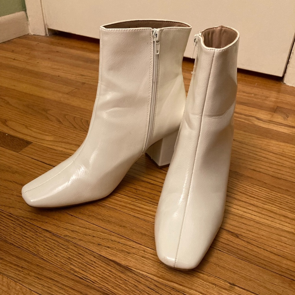 Women’s White Leather Ankle Boots Zippered Block Heel